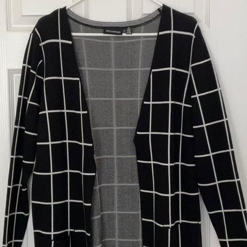 NINA LEONARD Black & White Knit Top